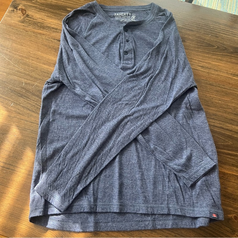 Faherty size L Men’s cloud Henley